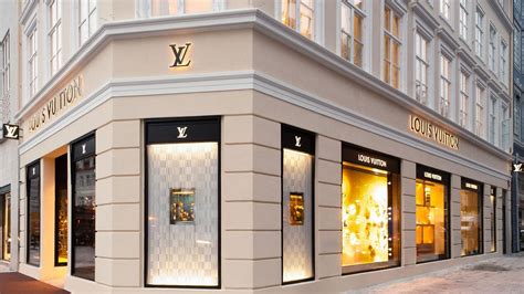 shop louis vuitton.